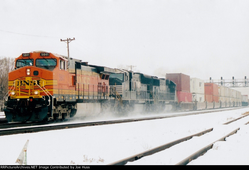 BNSF 5841 West